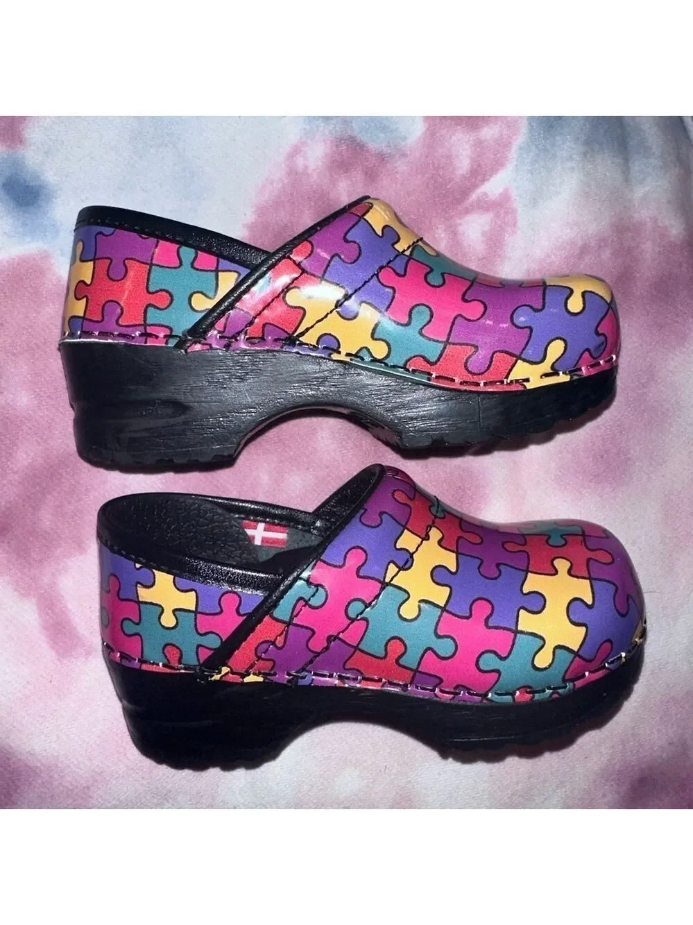 EUC Little Girl 7 1/2-8 Sanita Autism Spectrum Pattern Clogs